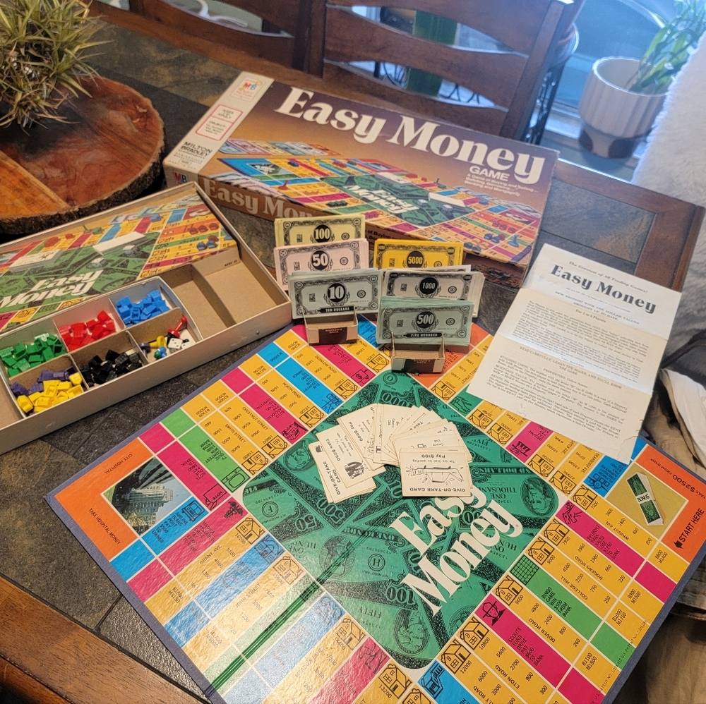 Easy Money‎ Board Game - Colorful Family Strategy Fun